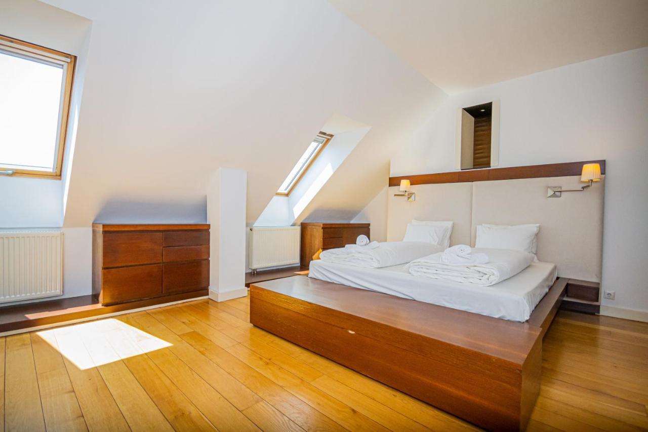 Luxury Apartment With Balcony In Downtown Boedapest Buitenkant foto