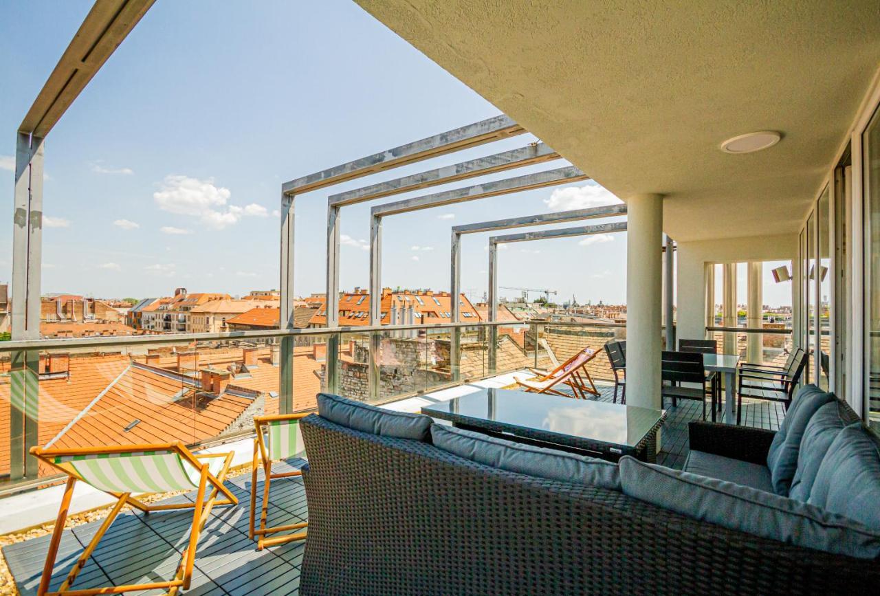 Luxury Apartment With Balcony In Downtown Boedapest Buitenkant foto
