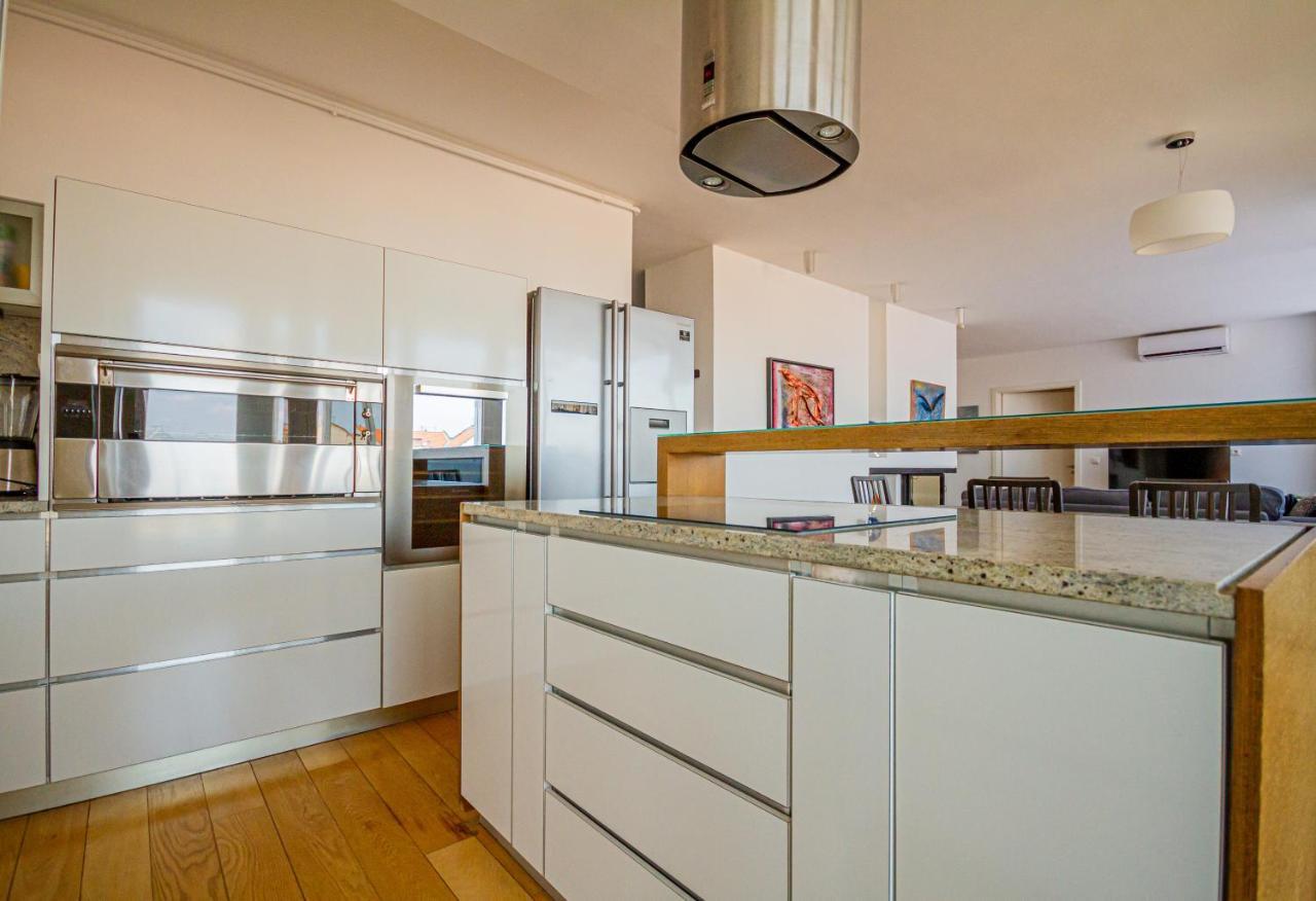 Luxury Apartment With Balcony In Downtown Boedapest Buitenkant foto