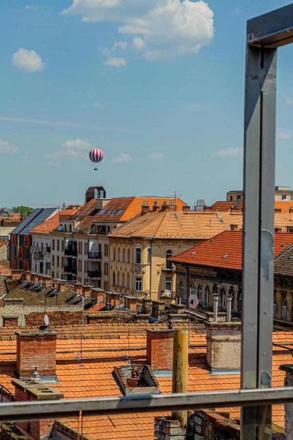 Luxury Apartment With Balcony In Downtown Boedapest Buitenkant foto