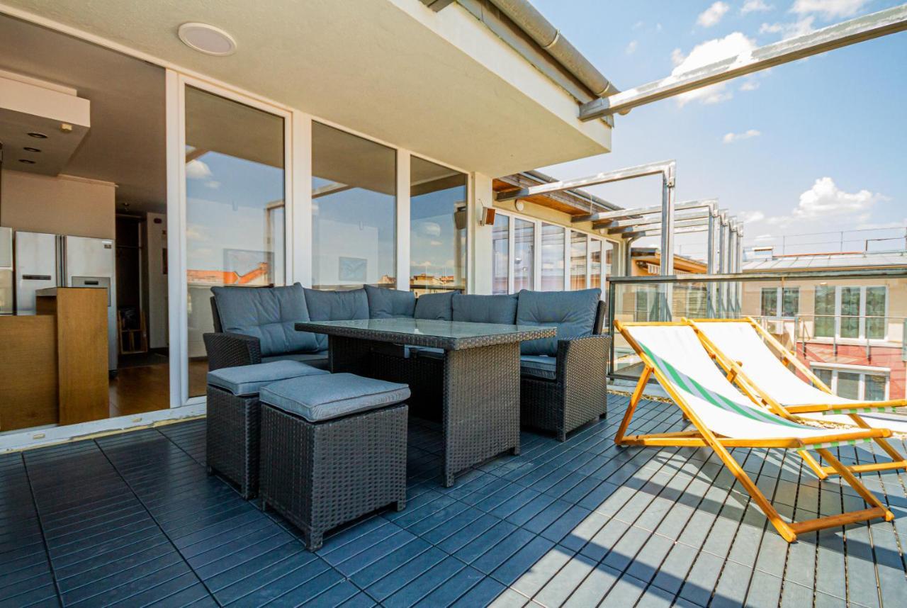 Luxury Apartment With Balcony In Downtown Boedapest Buitenkant foto