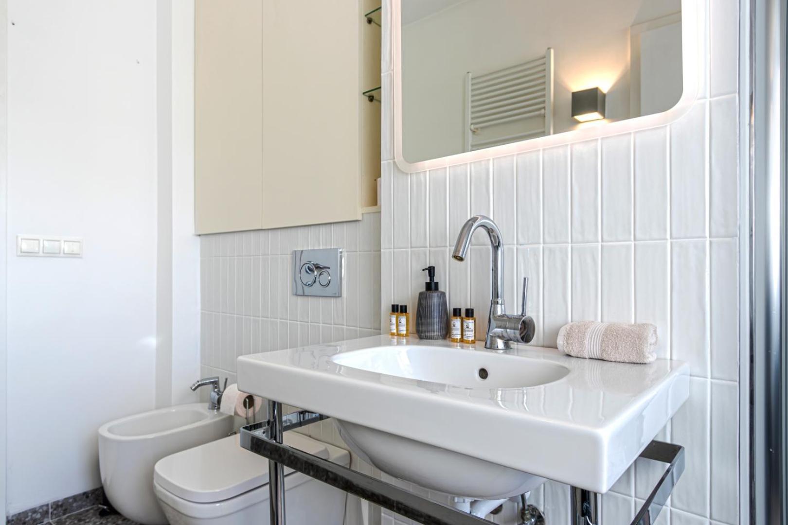 Luxury Apartment With Balcony In Downtown Boedapest Buitenkant foto